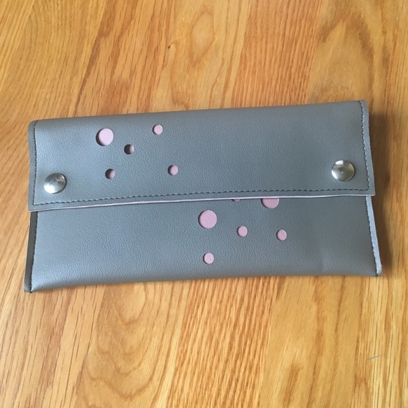 Holly Aiken Gray and Mauve Polka Dot Vinyl Clutch - Picture 2 of 11